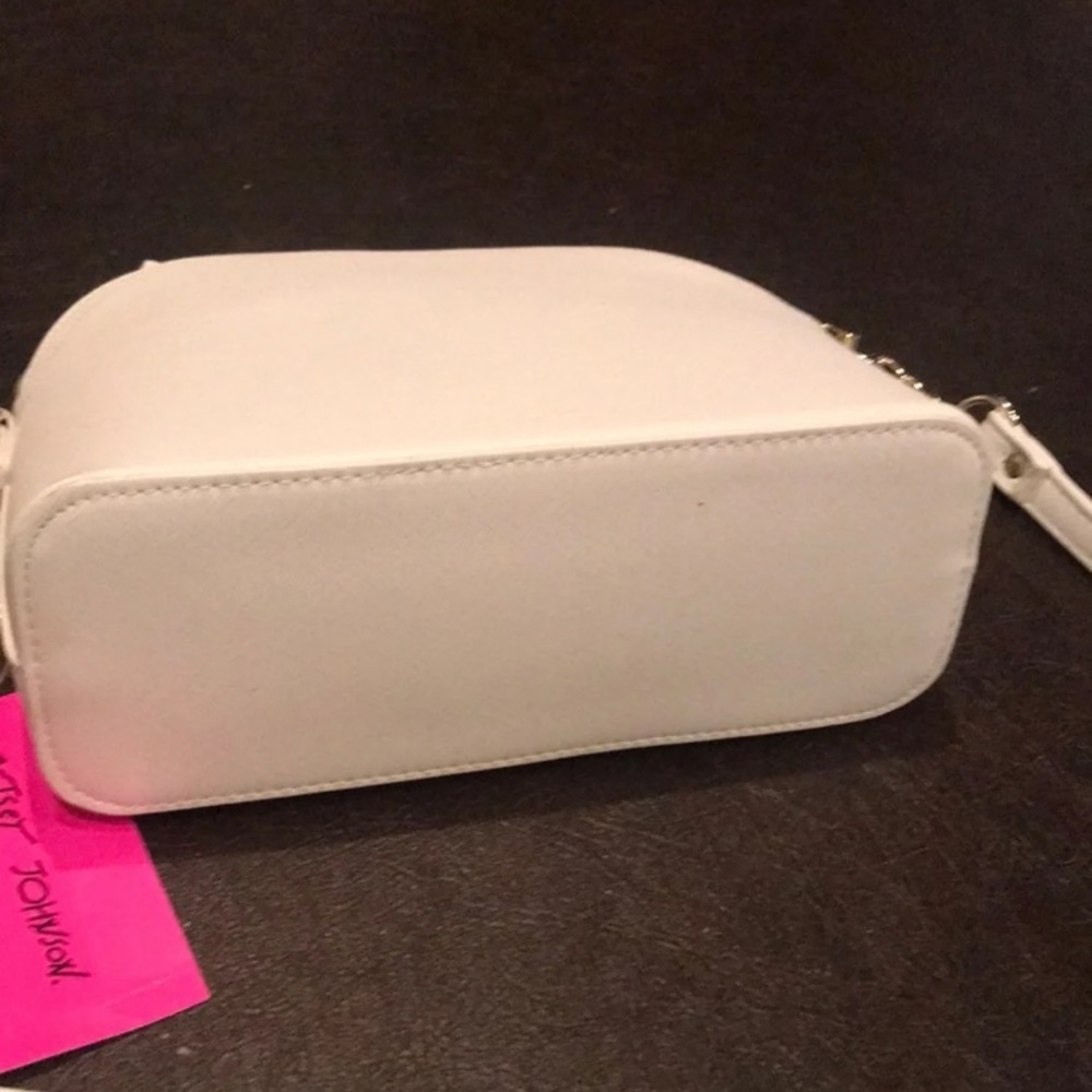 New Betsey Johnson full bloom Satchel cream bag - Picture 3 of 5